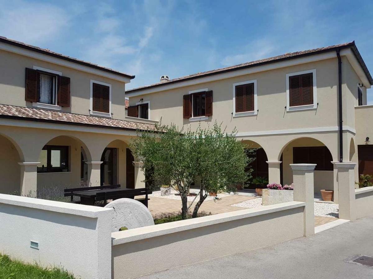 & Toni Apartma